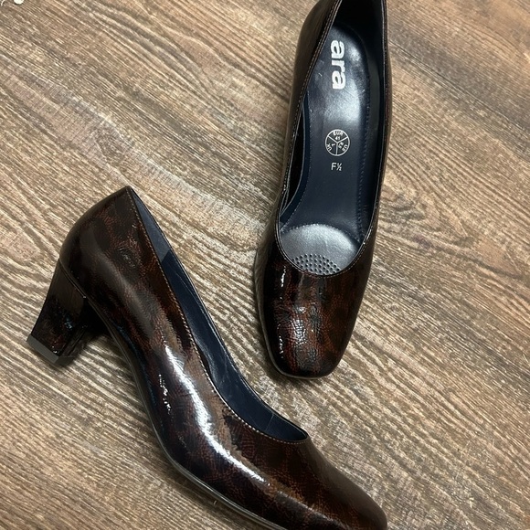 Ara Brown 9.5 NWOT “Luftpolster” Patent Leather Heels printed design underneath - Picture 15 of 16